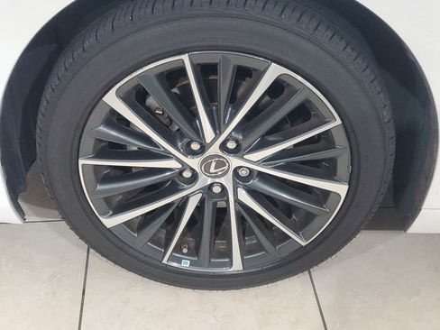 Used 2022 Lexus ES 350 w/ Premium Package image 4