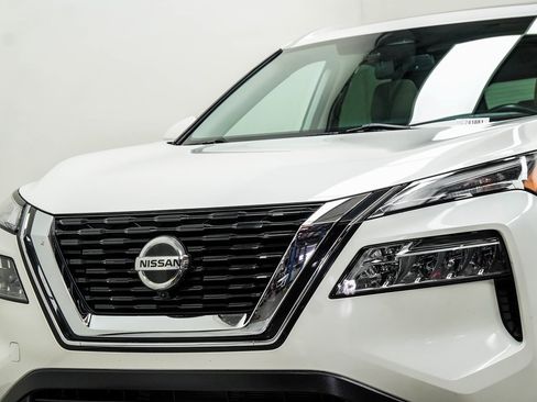 Used 2021 Nissan Rogue SL image 2