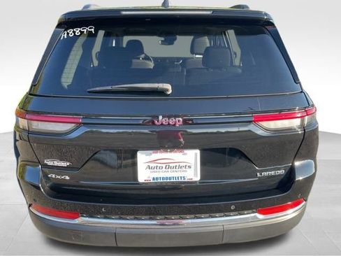 Used 2023 Jeep Grand Cherokee Laredo image 5