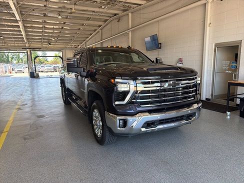 Used 2024 Chevrolet Silverado 2500 LTZ w/ LTZ Convenience Package AWD/4WD image 2