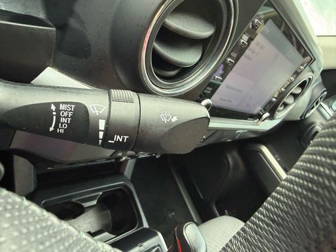 Used 2020 Toyota Tacoma SR5 RWD image 22