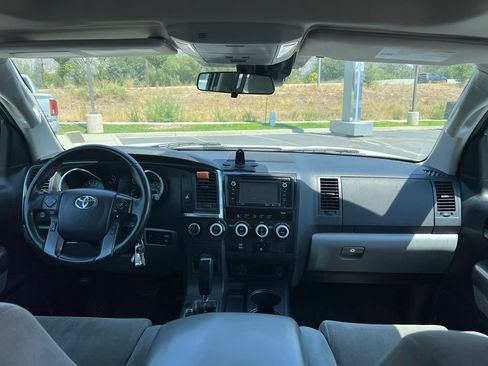 Used 2019 Toyota Sequoia SR5 AWD/4WD image 22