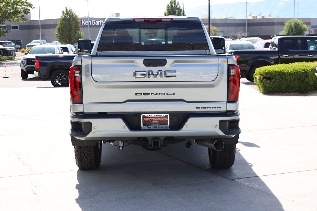 New 2026 GMC Sierra 2500 Denali Ultimate w/ LPO, Black Badging Package AWD/4WD image 5