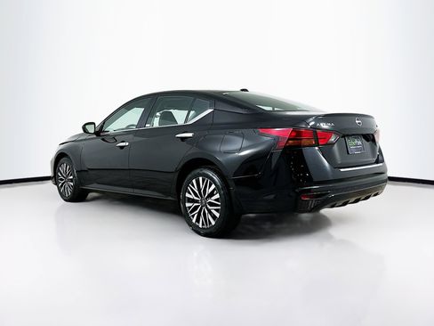 Used 2023 Nissan Altima 2.5 SV image 5