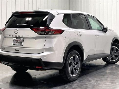 Used 2025 Nissan Rogue SV FWD image 12