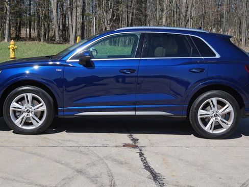 Used 2023 Audi Q3 2.0T Premium Plus w/ Premium Plus Package image 3