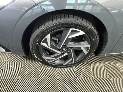 Certified 2024 Hyundai Elantra SEL w/ Convenience Package FWD image 9