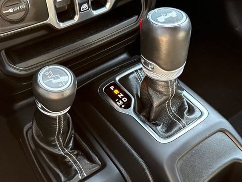 Used 2022 Jeep Wrangler Unlimited Sahara w/ LED Lighting Group AWD/4WD image 28