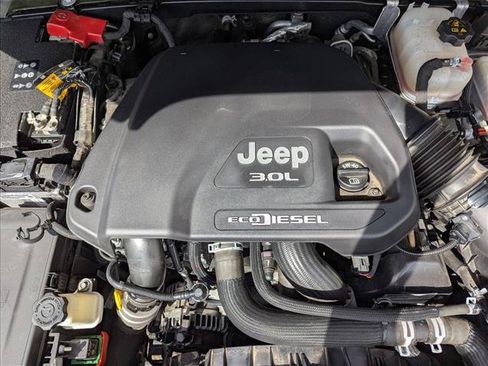 Used 2022 Jeep Wrangler Unlimited Sahara w/ Cold Weather Group AWD/4WD image 21