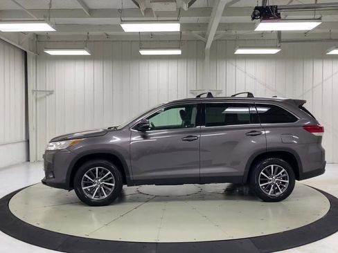 Used 2019 Toyota Highlander XLE FWD image 5