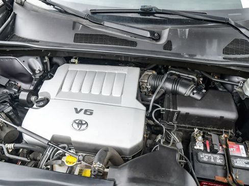 Used 2010 Toyota Highlander Limited image 26