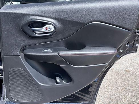 Used 2019 Jeep Cherokee Trailhawk w/ Cold Weather Group AWD/4WD image 19