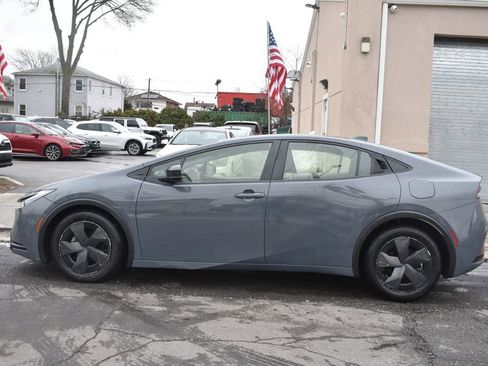 Used 2023 Toyota Prius LE image 8