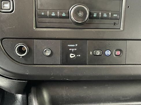 Certified 2021 Chevrolet Express 3500 w/ Driver Convenience Package RWD image 32
