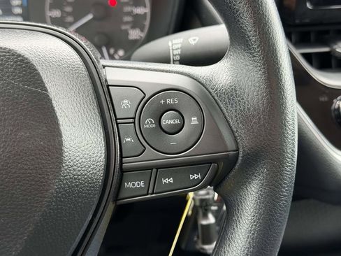 Used 2025 Toyota Corolla LE image 9