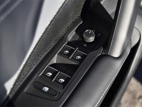 New 2026 Volkswagen Tiguan SE image 8