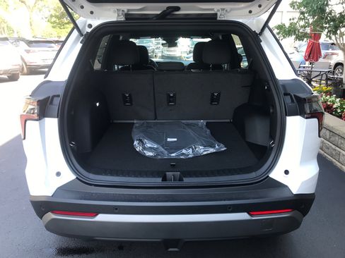 New 2025 Chevrolet Equinox LT w/ Safety and Technology Package FWD image 21