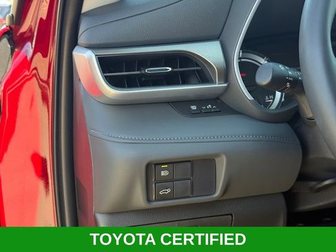 Used 2026 Toyota Highlander XLE AWD/4WD image 8