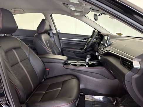 Certified 2025 Nissan Altima 2.5 SR image 18