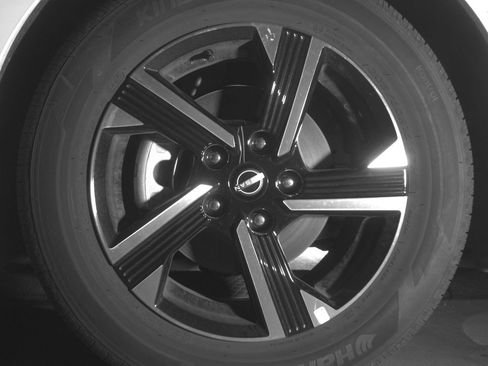Used 2025 Nissan Sentra SV FWD image 12