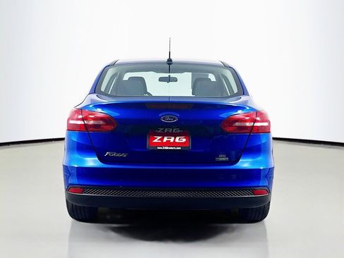 Used 2018 Ford Focus SE FWD image 4