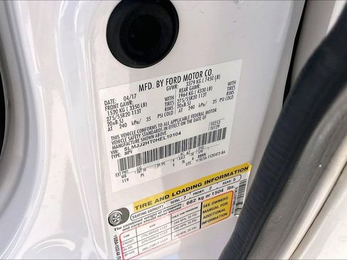 Used 2017 Lincoln Navigator Select image 16