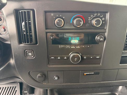 Used 2011 Chevrolet Express 1500 AWD image 18