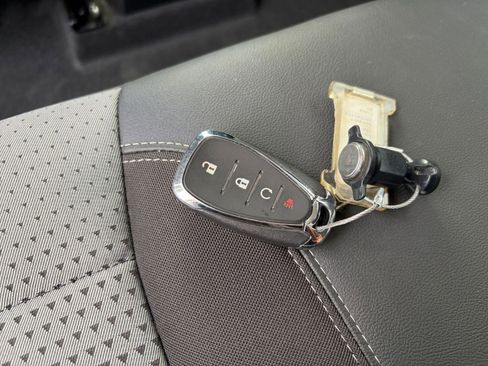 Used 2025 Chevrolet Trax LT image 21