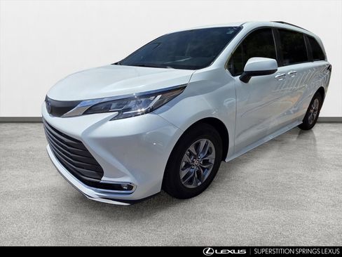 Used 2022 Toyota Sienna XLE FWD image 5