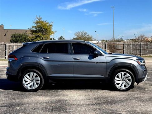 Used 2022 Volkswagen Atlas Cross Sport SE image 9