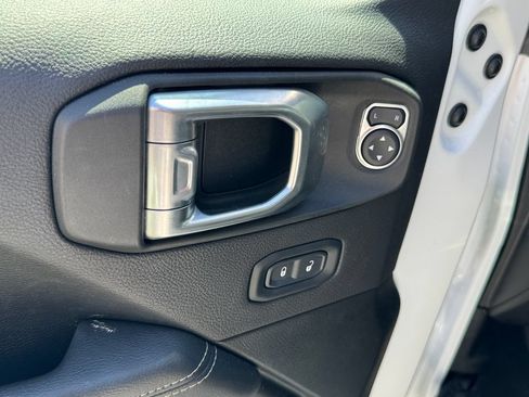 Used 2023 Jeep Wrangler Unlimited Sahara AWD/4WD image 10