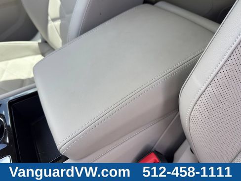 Used 2025 Volkswagen Atlas SE w/ Panoramic Sunroof Package FWD image 13