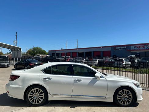 Used 2013 Lexus LS 460 LS 460 Sedan 4D w/ Comfort Pkg image 7
