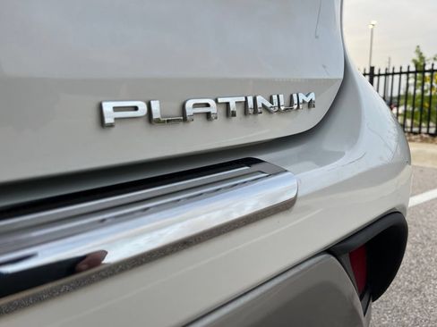 Used 2021 Toyota Highlander Platinum FWD image 9