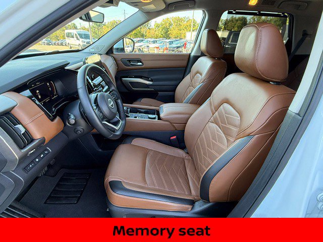 Certified 2025 Nissan Pathfinder Platinum w/ Cargo Package AWD/4WD image 15