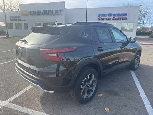 Certified 2025 Chevrolet Trax LT image 3