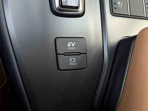 New 2026 Lexus UX 300h AWD image 18