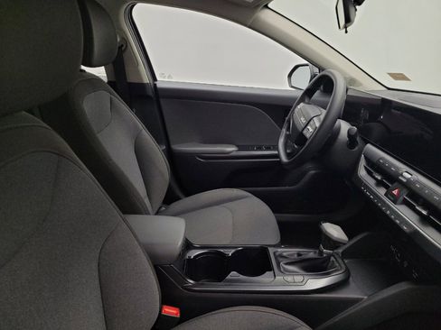 Used 2025 Kia K4 FWD image 21