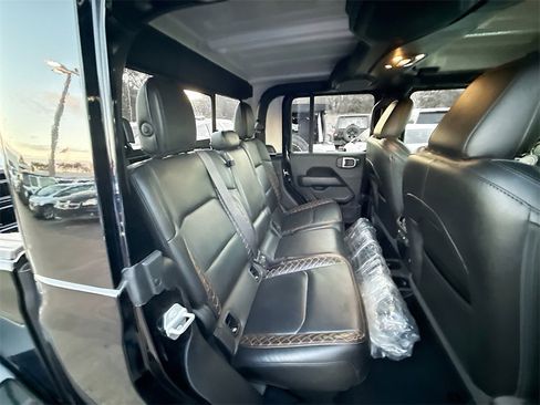 Used 2021 Jeep Gladiator Overland image 30