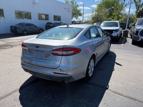 Used 2020 Ford Fusion SE FWD image 3