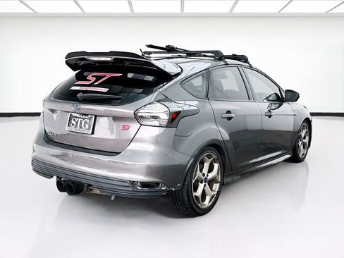 Used 2016 Ford Focus ST FWD image 4