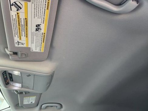 Used 2021 Chevrolet Equinox LT image 25