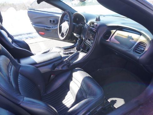 Used 2004 Chevrolet Corvette 2dr Convertible w/ Preferred Equipment Group image 23