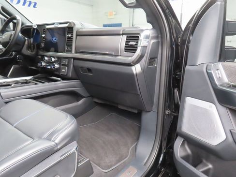 Used 2025 Ford F250 Platinum image 40