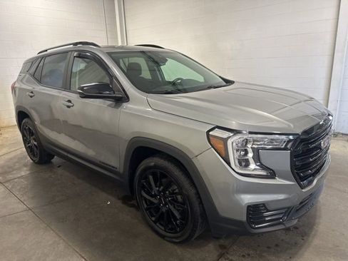 Used 2023 GMC Terrain SLE w/ Driver Convenience Package AWD/4WD image 3