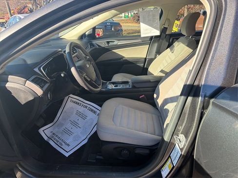 Used 2018 Ford Fusion S image 9