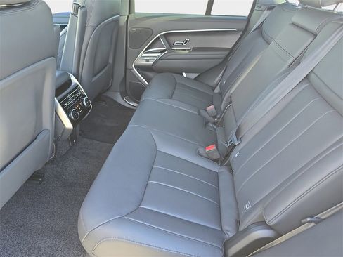 Certified 2024 Land Rover Range Rover SE image 15