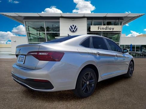 Certified 2024 Volkswagen Jetta SE w/ Panoramic Sunroof Package FWD image 7