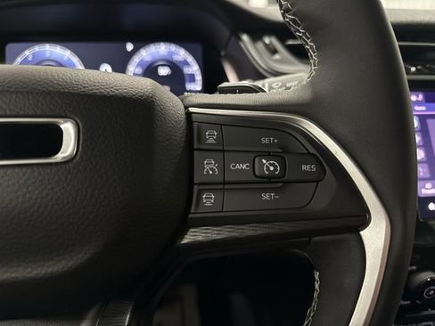 Used 2025 Jeep Grand Cherokee Altitude AWD/4WD image 18