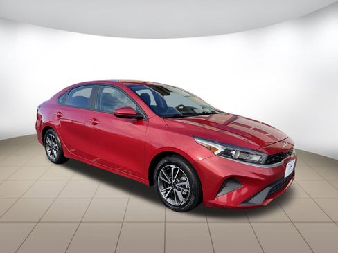 Used 2023 Kia Forte LXS image 1
